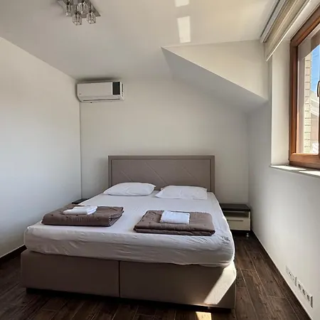 Hills - Free Parking Space Apartment